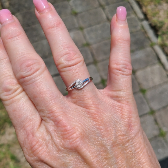 ❌SOLD❌ 1/10CT DIAMOND RING - Picture 3 of 4